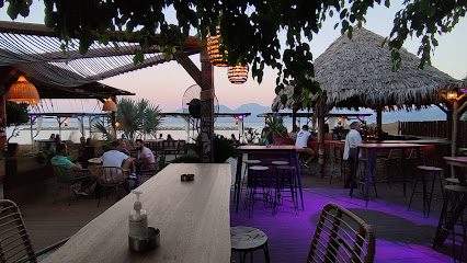 Kimzu Sea Lounge ~ Beach Bar