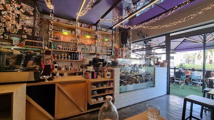 Vivliothiki Café
