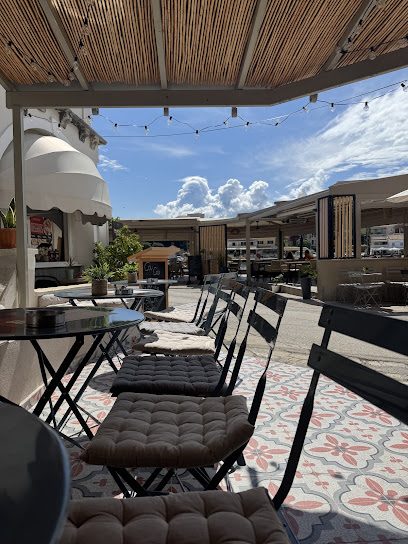 Cou Cou apparel bar
